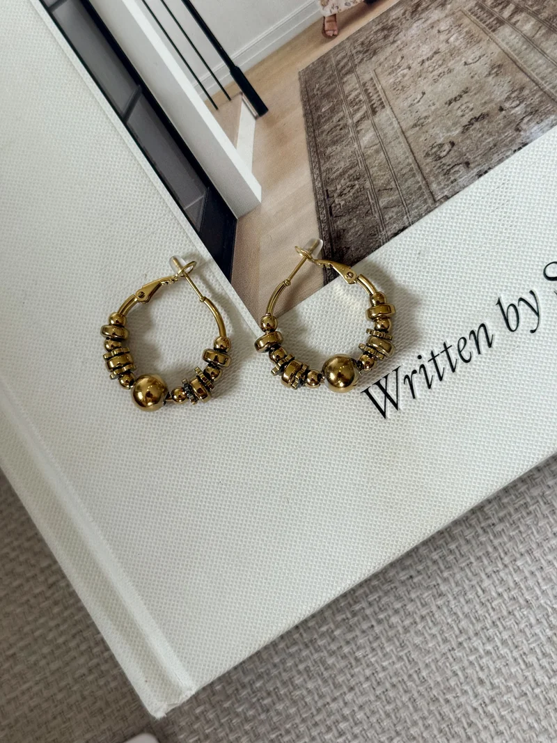 Mini hoops met bedeltjes