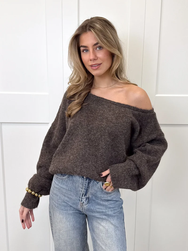 Trui off shoulder Alina bruin