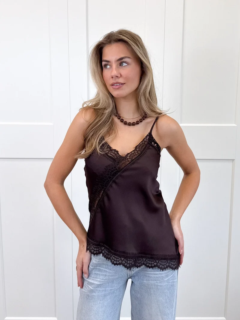 Top Olivia bruin