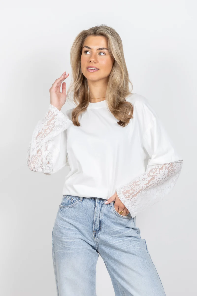 Lace sleeve shirt wit
