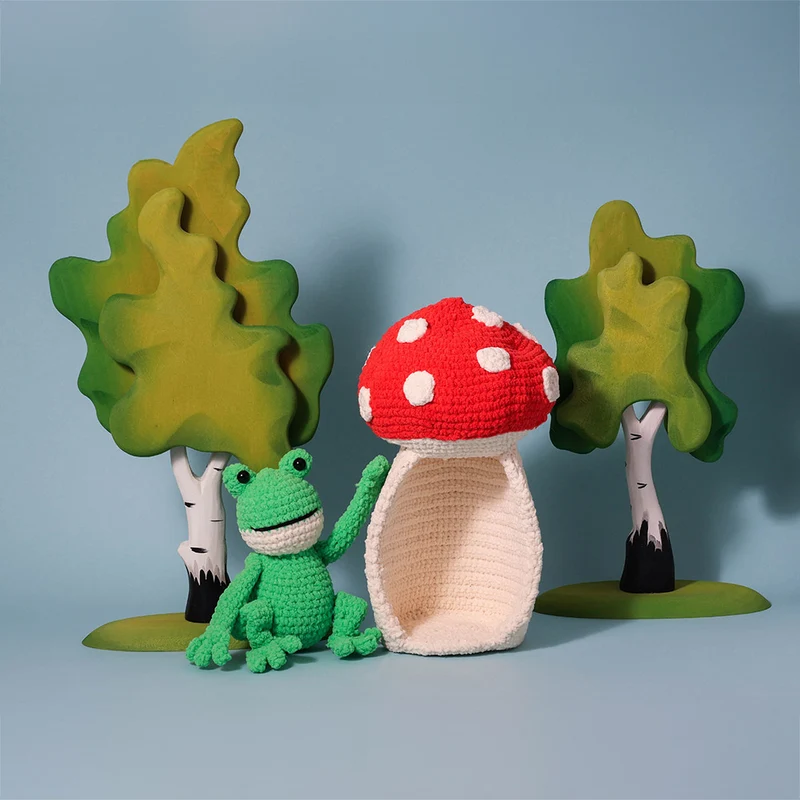 Kikker in Paddenstoel Haakpakket - YarnZoo
