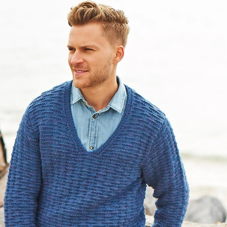 Breipatroon Stylecraft Life Aran No. F052 Heren trui met v-hals (Digital)