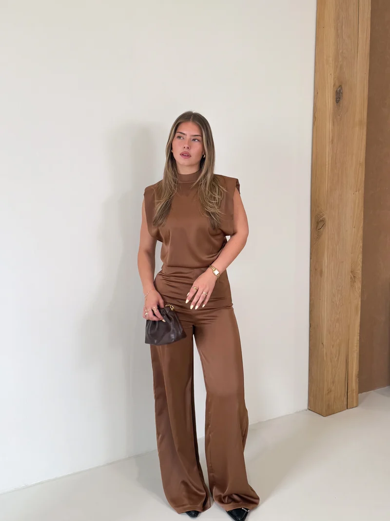 Jumpsuit satin Lily bruin