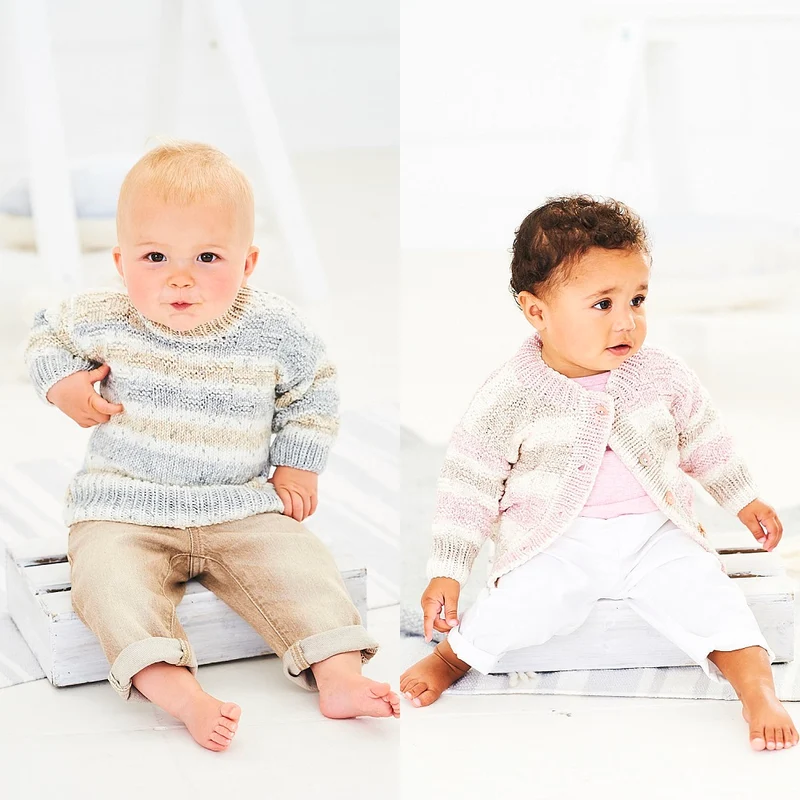 Breipatroon Stylecraft Bambino Prints DK No. 9744 Baby trui en vest (Digital)