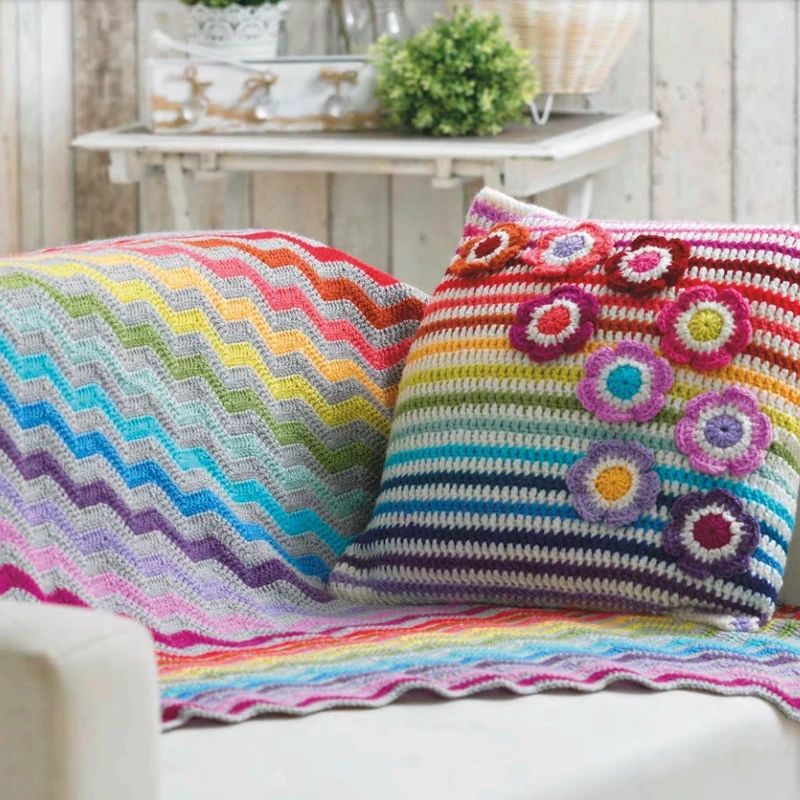 Haakpatroon Stylecraft Life DK No. F074 Deken, kussen en slinger (Digital)