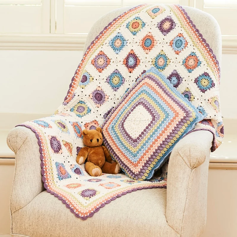 Haakpatroon Stylecraft Naturals - Bamboo + Cotton DK No. 9804 Deken & kussen (Digital)