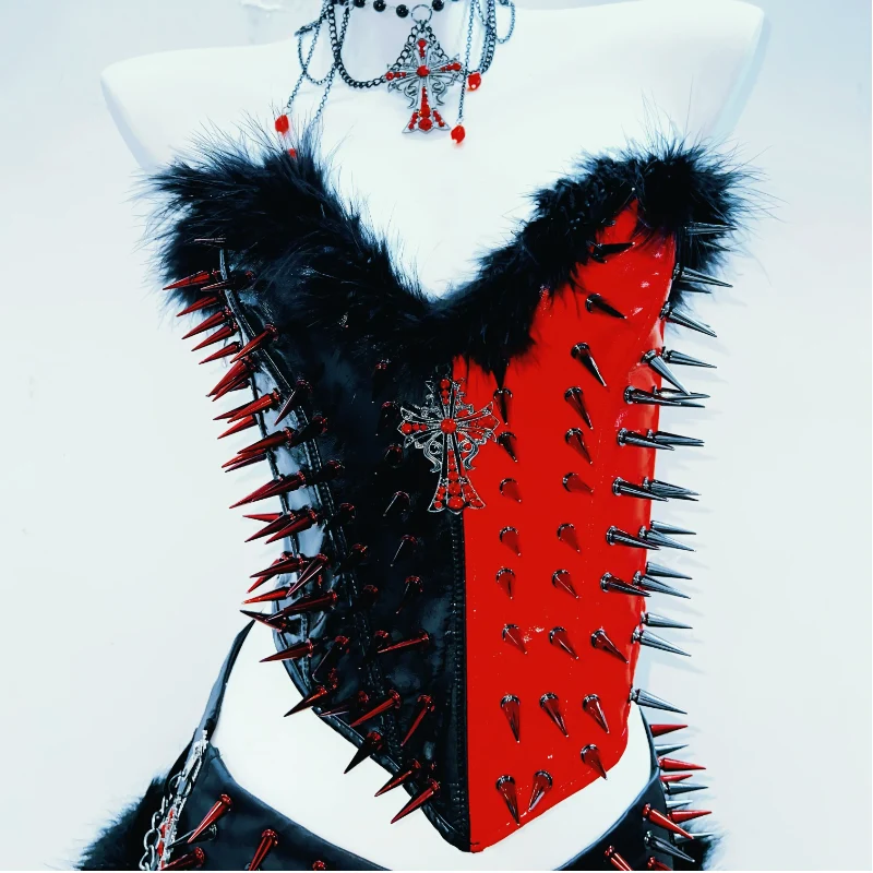 Sweetheart neck fluffy rivet applique contrast top