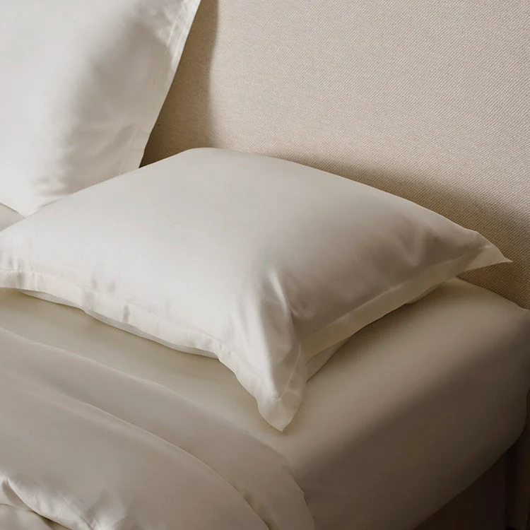 Coco & Cici - TENCEL - Sateen kussensloop Off White - 1 kussensloop 40x80