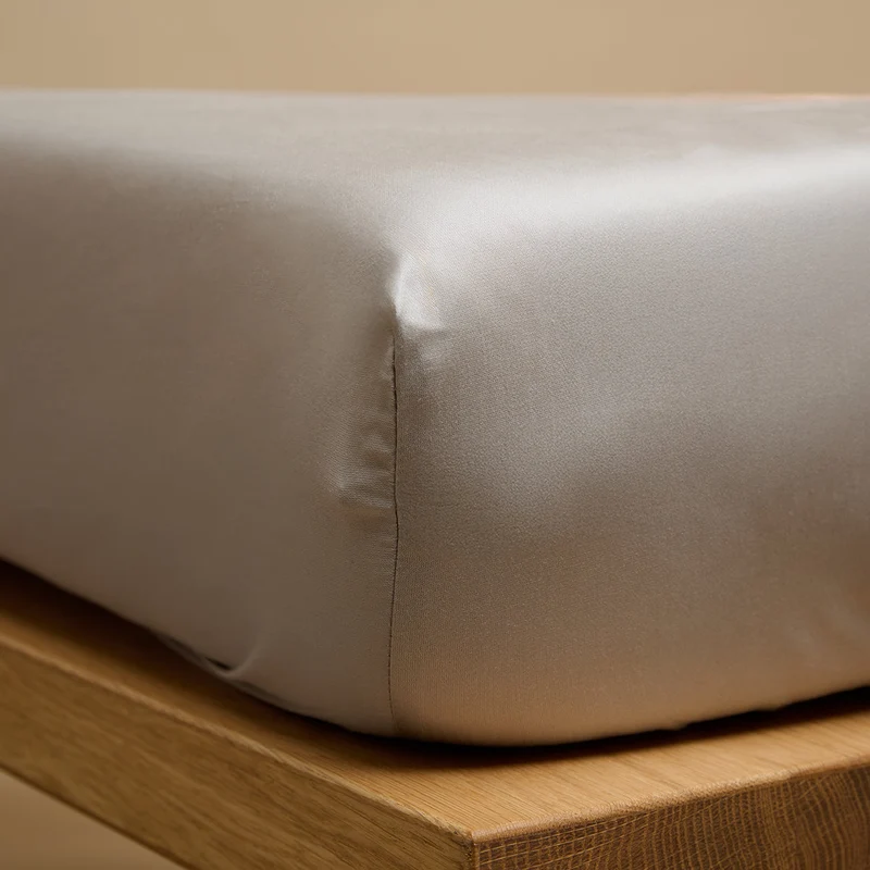 Coco & Cici - TENCEL - Sateen Hoeslaken Taupe - Topper 200x220x10